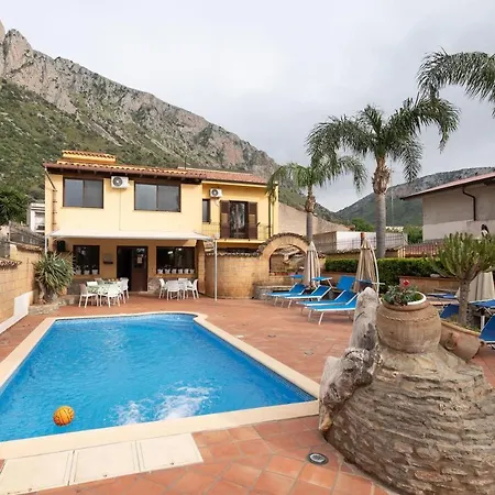 Hotel Alelida Con Piscina