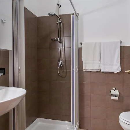 Alelida Con Piscina Hotel