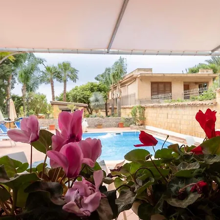 Alelida Con Piscina Hotel