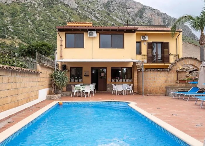 Alelida Con Piscina Hotel